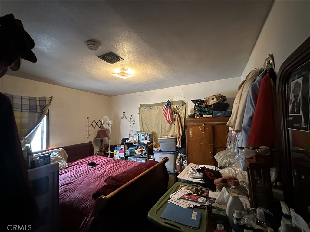 https://media.crmls.org/medias/19cd71cb-7f68-4573-813b-94625fed2a3f.jpg?preset=X-Large