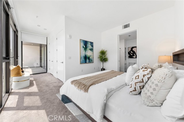 709 E Walnut Street, Pasadena CA: https://media.crmls.org/medias/19cd9d1d-ed99-4e49-ac56-cc6c5f4d14a2.jpg