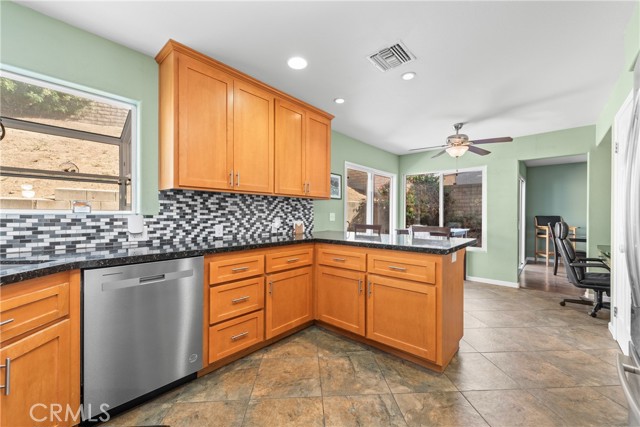 Detail Gallery Image 19 of 50 For 4231 Roxbury St, Simi Valley,  CA 93063 - 4 Beds | 2/1 Baths