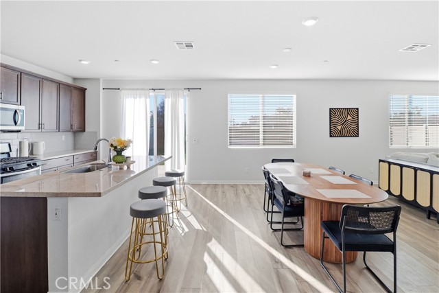 Detail Gallery Image 5 of 38 For 15587 Crusader Dr, Moreno Valley,  CA 92551 - 4 Beds | 3 Baths