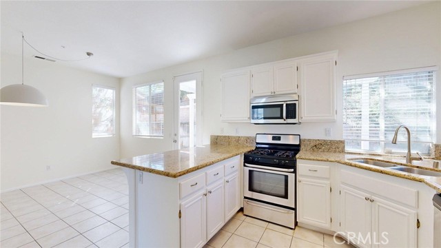 Detail Gallery Image 15 of 41 For 1459 Sutherland Dr, Riverside,  CA 92507 - 3 Beds | 2/1 Baths