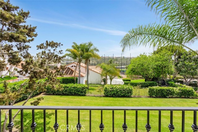 2005 Costa Del Mar RD, Carlsbad CA: https://media.crmls.org/medias/19cf0e0c-678b-45a9-9960-7b1aa83ae29c.jpg