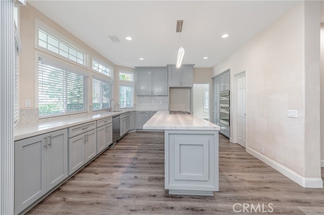 Detail Gallery Image 16 of 38 For 429 Somerset Cir, Corona,  CA 92879 - 4 Beds | 3 Baths