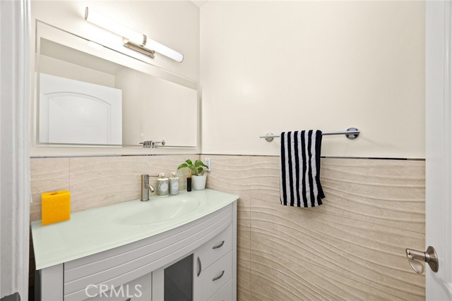 2745 Montrose Avenue, Montrose CA: https://media.crmls.org/medias/19cf955a-5d7c-40a5-a1b2-91c74aa5db1b.jpg