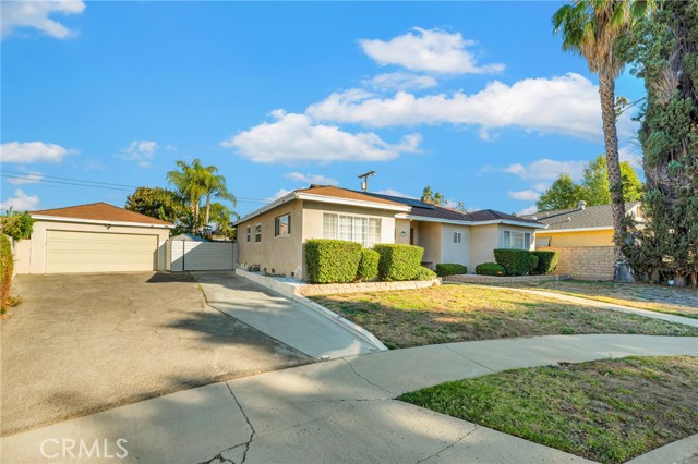 Detail Gallery Image 2 of 48 For 15909 Vintage St, North Hills,  CA 91343 - 3 Beds | 2 Baths