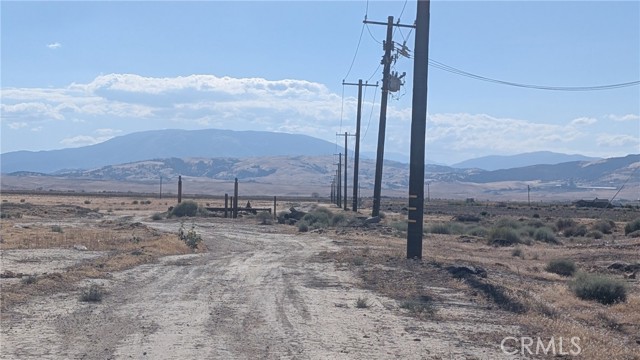275 W Avenue B, Lancaster CA: https://media.crmls.org/medias/19d16316-d6d7-45f7-94d9-7d0e6e7bd7d4.jpg