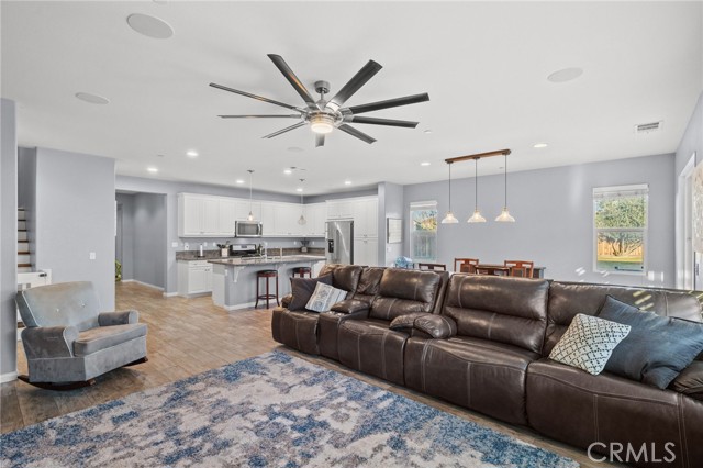 Detail Gallery Image 11 of 59 For 9705 Dutchman Peak, Bakersfield,  CA 93311 - 4 Beds | 3 Baths