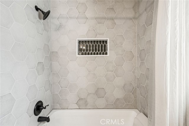204 Crater Lake Drive, Chico CA: https://media.crmls.org/medias/19d199e8-fc93-43c6-8193-42d91c6e460e.jpg