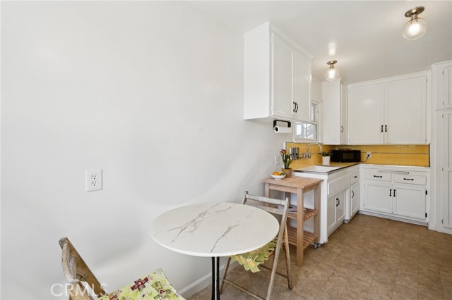 3700 W 147th Street, Hawthorne CA: https://media.crmls.org/medias/19d24688-5a0d-4d12-a277-79e88d86055d.jpg