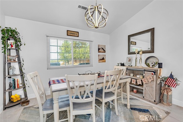 29578 Diane Way, Madera CA: https://media.crmls.org/medias/19d286f0-3502-49b9-a959-946875ccc363.jpg