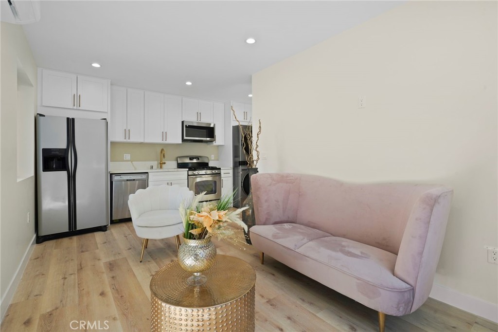 21703 Costanso