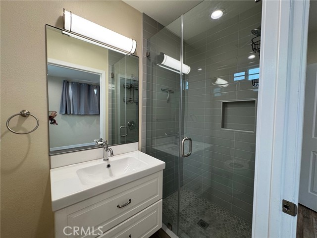 434 N Beachwood Drive, Burbank CA: https://media.crmls.org/medias/19d33ecd-4c7c-4d9e-ad5f-66eb98b1ca4e.jpg