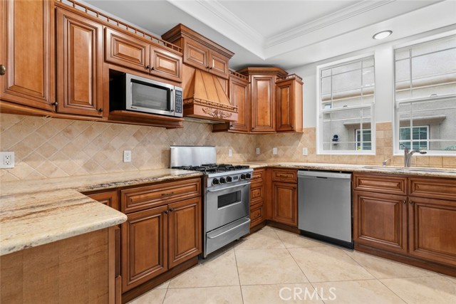Custom made wooden  kitchen  cabinets