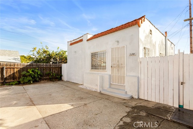 Detail Gallery Image 1 of 1 For 1216 E Barcelona Pl, Long Beach,  CA 90813 - 2 Beds | 1 Baths