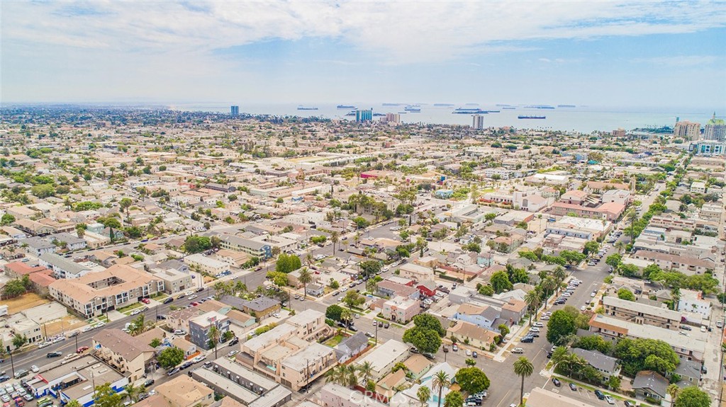 851 E 9th Street 205