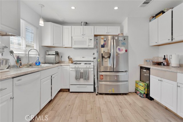 Detail Gallery Image 3 of 32 For 14961 S Culver Rd, Victorville,  CA 92394 - 4 Beds | 2 Baths