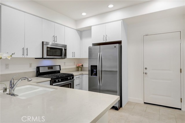 Detail Gallery Image 8 of 25 For 281 N Mar Vista Ave #23,  Pasadena,  CA 91106 - 3 Beds | 2/1 Baths