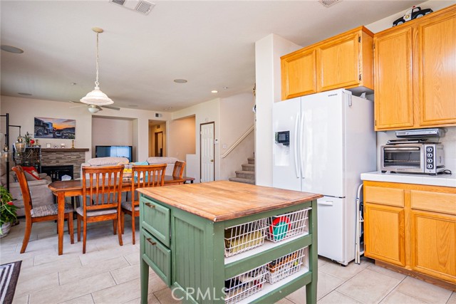 15138 Holiday Drive, Fontana CA: https://media.crmls.org/medias/19d5724e-ccac-4514-973d-94e4682031d1.jpg