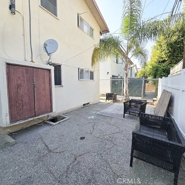 1132 S Holt Avenue, Los Angeles CA: https://media.crmls.org/medias/19d5d5a0-ac2c-4bc9-9555-8aa8c2117905.jpg