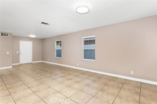 Detail Gallery Image 6 of 36 For 11355 Tondela St, Fontana,  CA 92337 - 5 Beds | 2/1 Baths