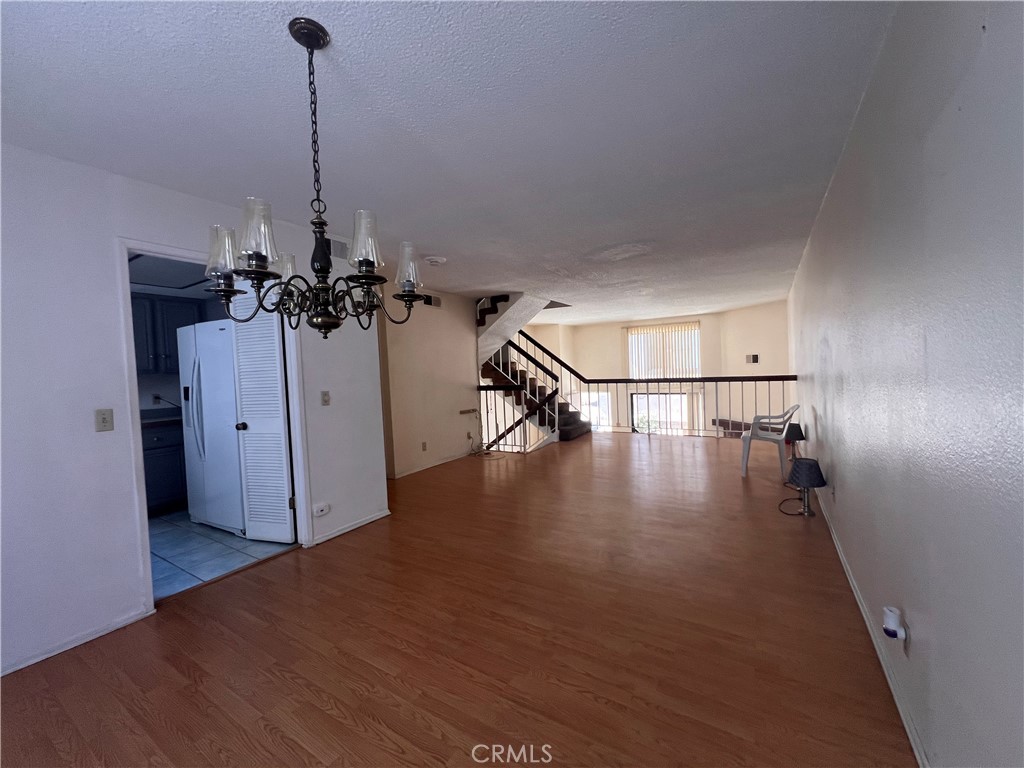 https://media.crmls.org/medias/19d6d23f-6623-416a-a3d1-7cdb6ba2f495.jpg?preset=X-Large