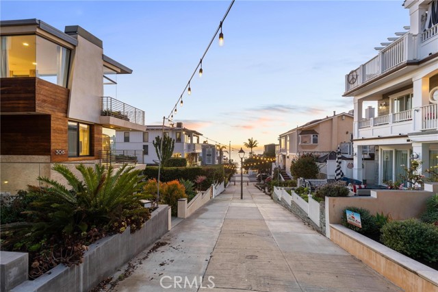 Detail Gallery Image 65 of 67 For 308 17th St, Manhattan Beach,  CA 90266 - 4 Beds | 3/1 Baths