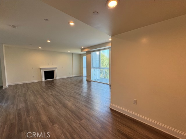 Detail Gallery Image 6 of 32 For 14934 Burbank Bld #302,  Sherman Oaks,  CA 91411 - 2 Beds | 2 Baths