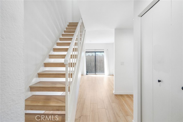 3208 Colorado Avenue, Santa Monica CA: https://media.crmls.org/medias/19d8f5f9-9d39-4a1b-b7b1-95ca1f10fef4.jpg