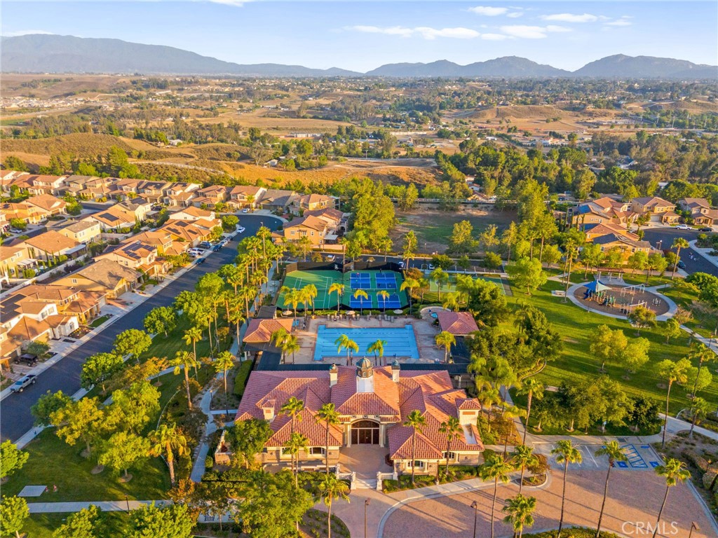 https://media.crmls.org/medias/19d924d9-38e4-4068-9ebf-a1fba1229519.jpg?preset=X-Large