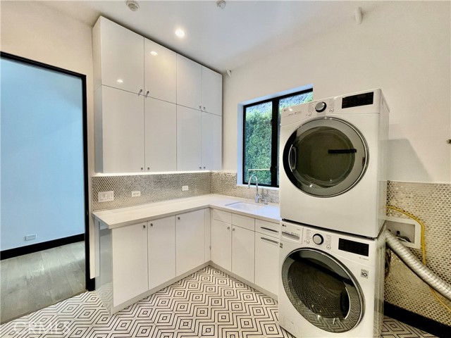 Detail Gallery Image 19 of 42 For 1319 Sunset Plaza Dr, Los Angeles,  CA 90069 - 4 Beds | 4/1 Baths