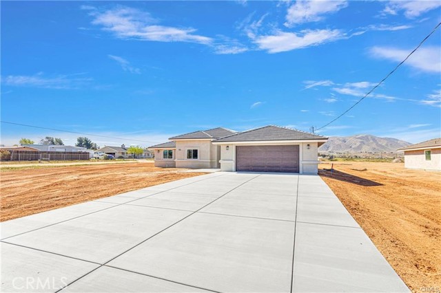 Detail Gallery Image 2 of 41 For 22562 Houston St, Apple Valley,  CA 92308 - 4 Beds | 2 Baths