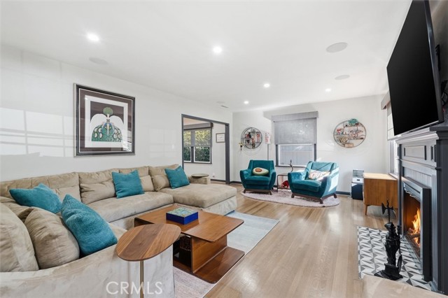 Detail Gallery Image 4 of 34 For 4415 Lime, Long Beach,  CA 90807 - 4 Beds | 3 Baths