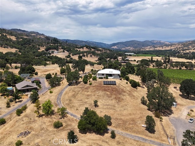 1910 Foothill Drive, Redwood Valley CA: https://media.crmls.org/medias/19ddc4e4-1420-4ef9-8464-db2e7dead1b4.jpg