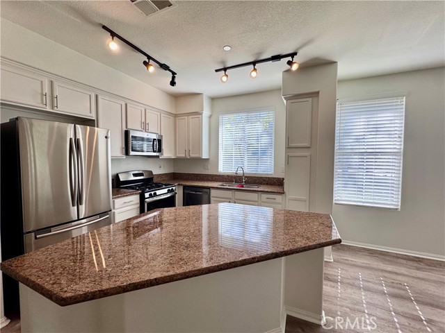 Detail Gallery Image 6 of 26 For 29 Quartz Ln, Ladera Ranch,  CA 92694 - 3 Beds | 2/1 Baths