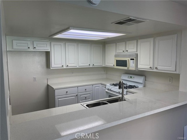 Detail Gallery Image 3 of 11 For 1025 N Tippecanoe Ave #115,  San Bernardino,  CA 92410 - 2 Beds | 2 Baths