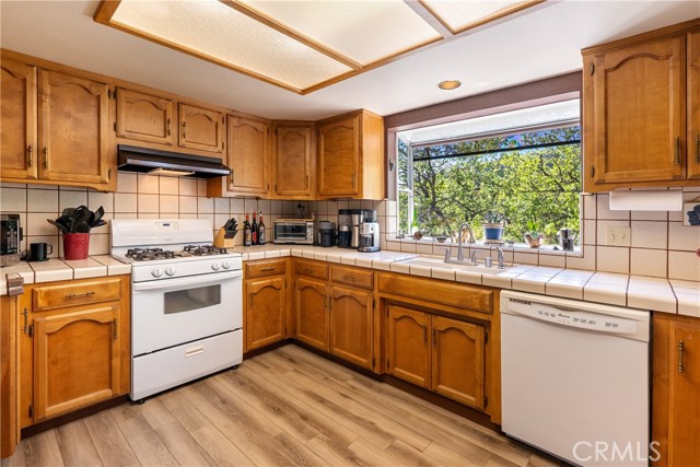 Detail Gallery Image 12 of 39 For 66 Terrace Hill Drive, Paso Robles,  CA 93446 - 3 Beds | 2 Baths