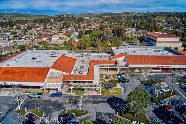 413 E AVENIDA DE LOS ARBOLES, Thousand Oaks, California 91360, ,Commercial Lease,For Rent,413 E AVENIDA DE LOS ARBOLES,CRPW24141334