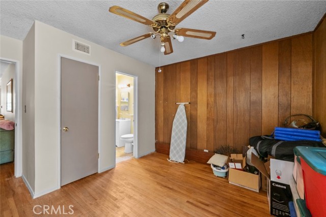 21041 Lanark Street, Canoga Park CA: https://media.crmls.org/medias/19e02dd1-5a75-4c0e-a458-024dec1adcba.jpg