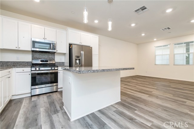 Detail Gallery Image 4 of 27 For 5901 Oatfield Ave, Corona,  CA 92880 - 3 Beds | 2/1 Baths