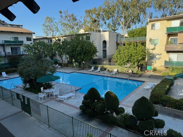 Detail Gallery Image 1 of 34 For 5460 White Oak Ave #A220,  Encino,  CA 91316 - 2 Beds | 2 Baths