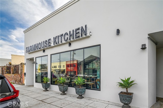 4427 Exposition Boulevard, Los Angeles CA: https://media.crmls.org/medias/19e2bb47-7a5c-40ee-973b-5f044fc494ef.jpg
