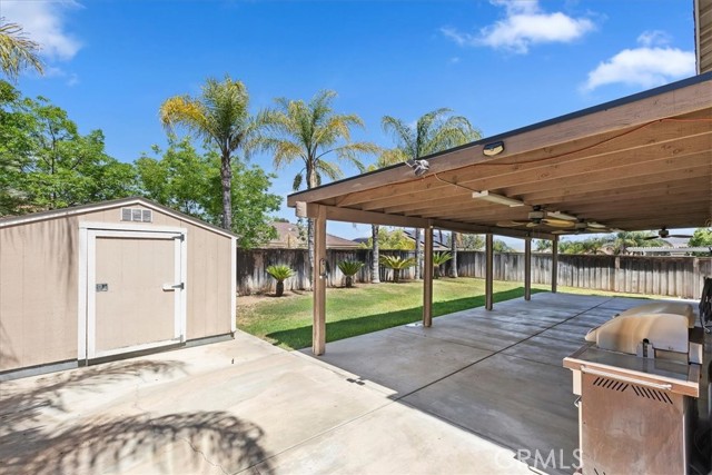 8433 Lindenhurst Street, Riverside CA: https://media.crmls.org/medias/19e2d431-cd75-46b3-a25a-d89a5e0046b2.jpg