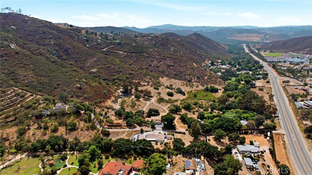 https://media.crmls.org/medias/19e416e2-496f-4cfa-aae2-cdedf3753cd6.jpg?preset=X-Large