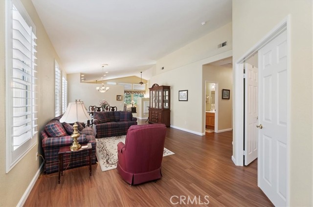 23810 Via Barletta, Murrieta CA: https://media.crmls.org/medias/19e48965-1091-4c39-93ce-151e5432976c.jpg