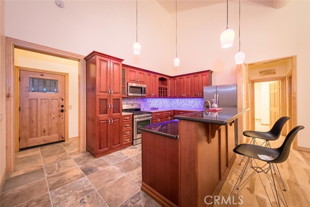 2461 Spring Oak Drive, Running Springs CA: https://media.crmls.org/medias/19e58020-4373-4ba0-b341-18b60ea1dc14.jpg