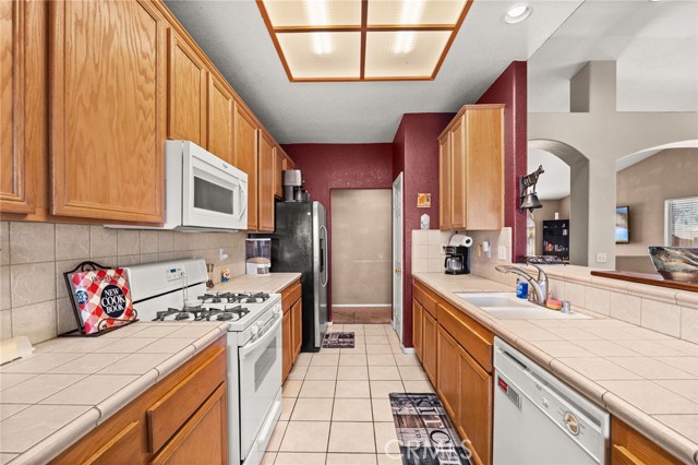 Detail Gallery Image 11 of 34 For 12403 San Dimas, Victorville,  CA 92392 - 4 Beds | 3 Baths