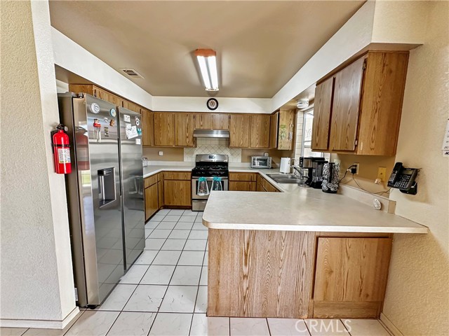 260 E Oasis Street, Blythe CA: https://media.crmls.org/medias/19e659d3-c34f-44b6-9fc4-abf870f28904.jpg