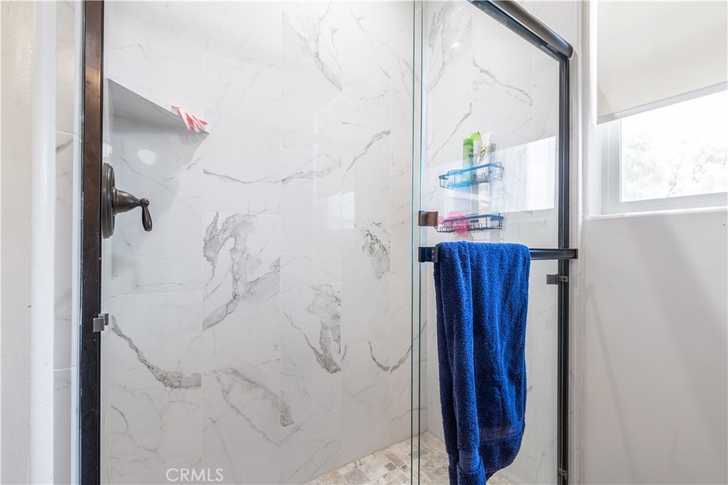 https://media.crmls.org/medias/19e6a0ab-1b3b-4552-8590-bf0272676392.jpg?preset=X-Large