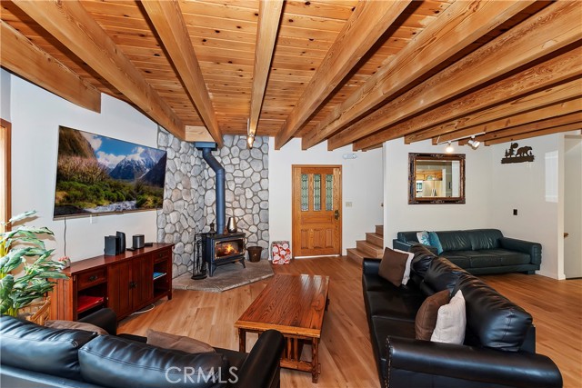 Detail Gallery Image 11 of 50 For 1377 La Crescenta Dr, Big Bear City,  CA 92314 - 3 Beds | 3/1 Baths