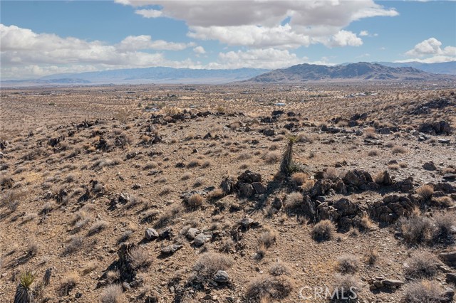 Detail Gallery Image 12 of 19 For 1000 Millie Ln, Yucca Valley,  CA 92285 - – Beds | – Baths